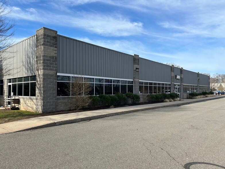 10 County Line Dr, Cromwell, CT for lease - Building Photo - Image 1 of 1