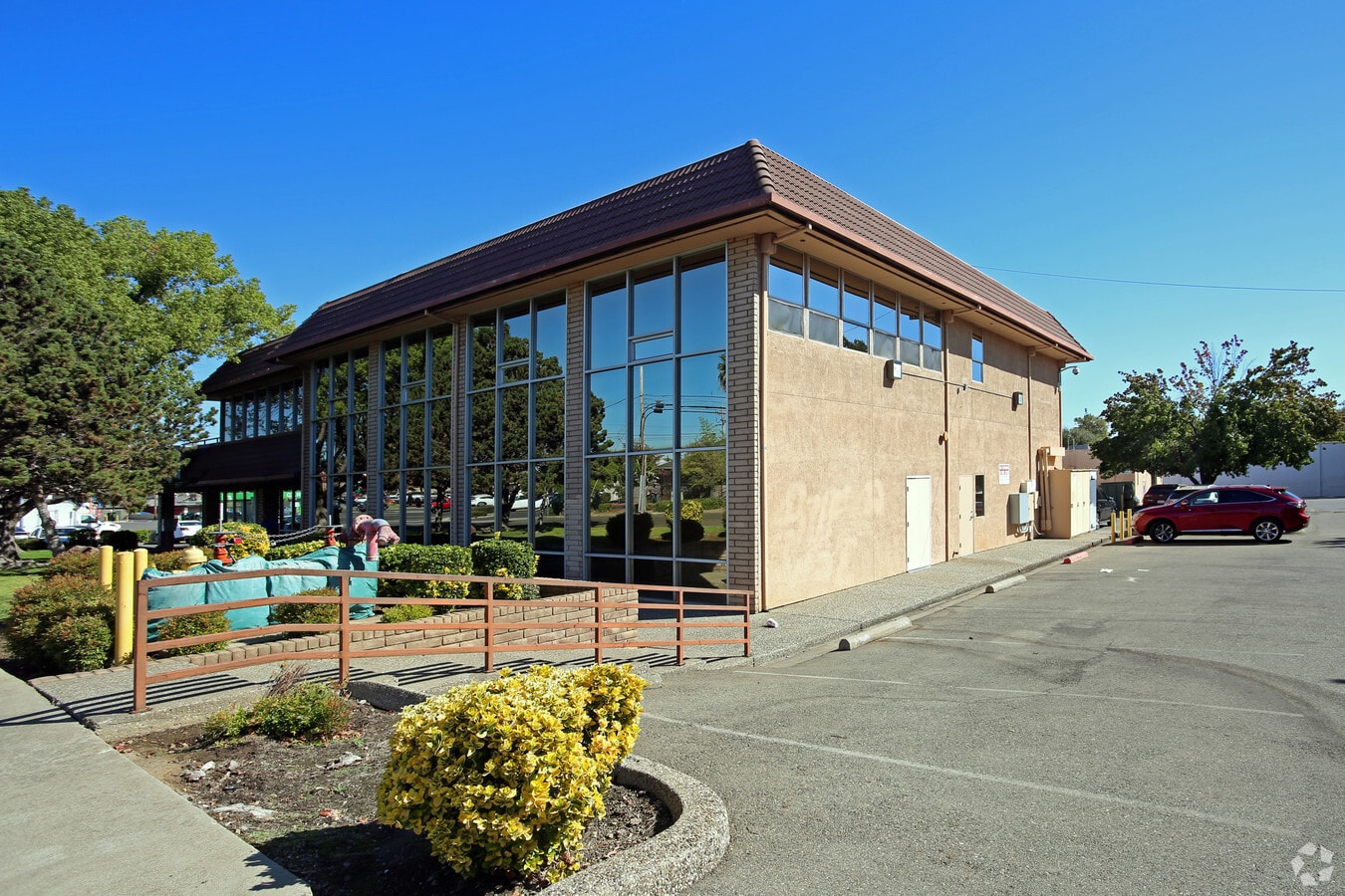 51145122 Madison Ave, Sacramento, CA 95841