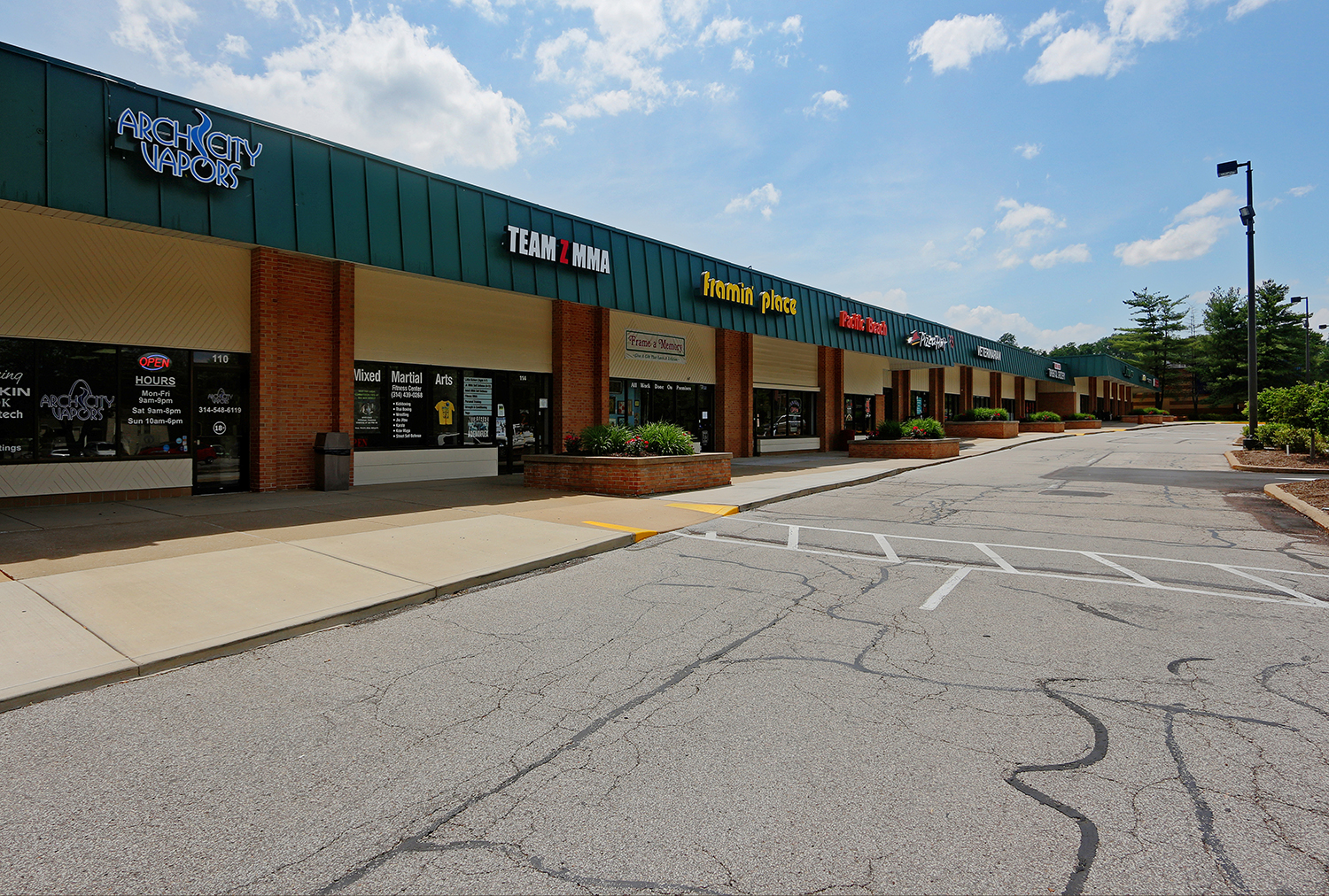 100-176 Four Seasons Shopping Ctr, Chesterfield, MO for lease Primary Photo- Image 1 of 9