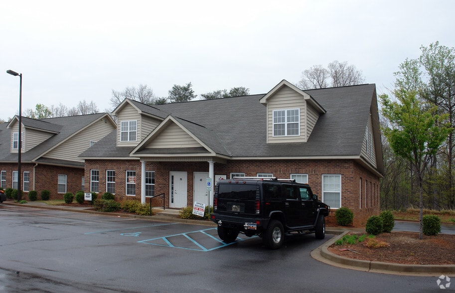 48 Saint Mark Rd, Taylors, SC for sale - Building Photo - Image 3 of 12