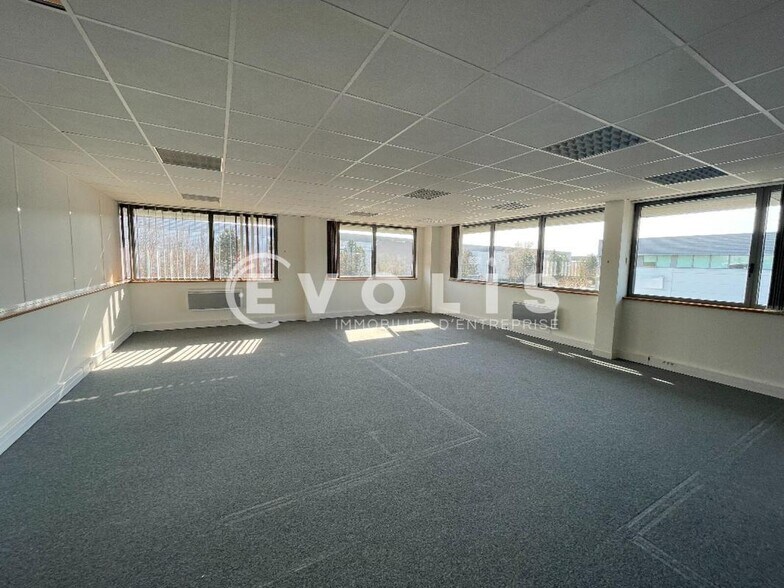 Flex in Tigery for lease - Interior Photo - Image 2 of 2