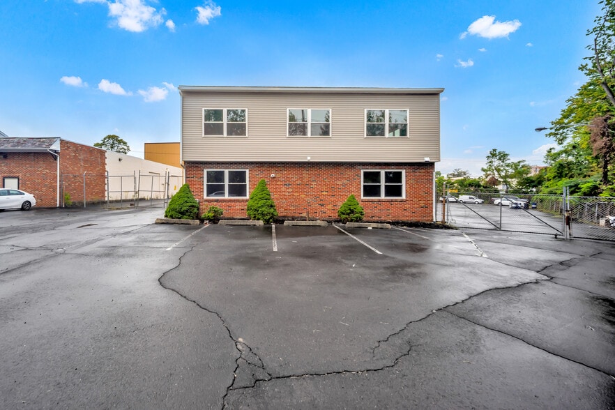 2168 Bennett Rd, Philadelphia, PA for lease - Building Photo - Image 1 of 36