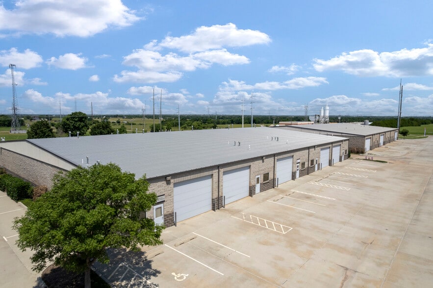 7312 NW 164th St, Edmond, OK for lease - Building Photo - Image 1 of 20