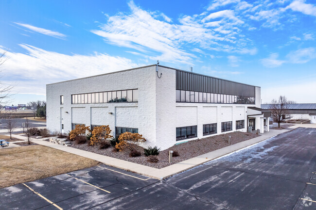 More details for 145 S Pioneer Rd, Fond Du Lac, WI - Office for Sale