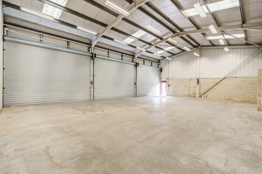 70 South Road, Hailsham, East Sussex portfolio of 4 properties for sale on LoopNet.com - Interior Photo - Image 3 of 6