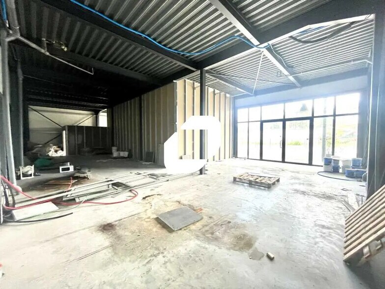 Retail in Audenge for lease - Interior Photo - Image 3 of 5