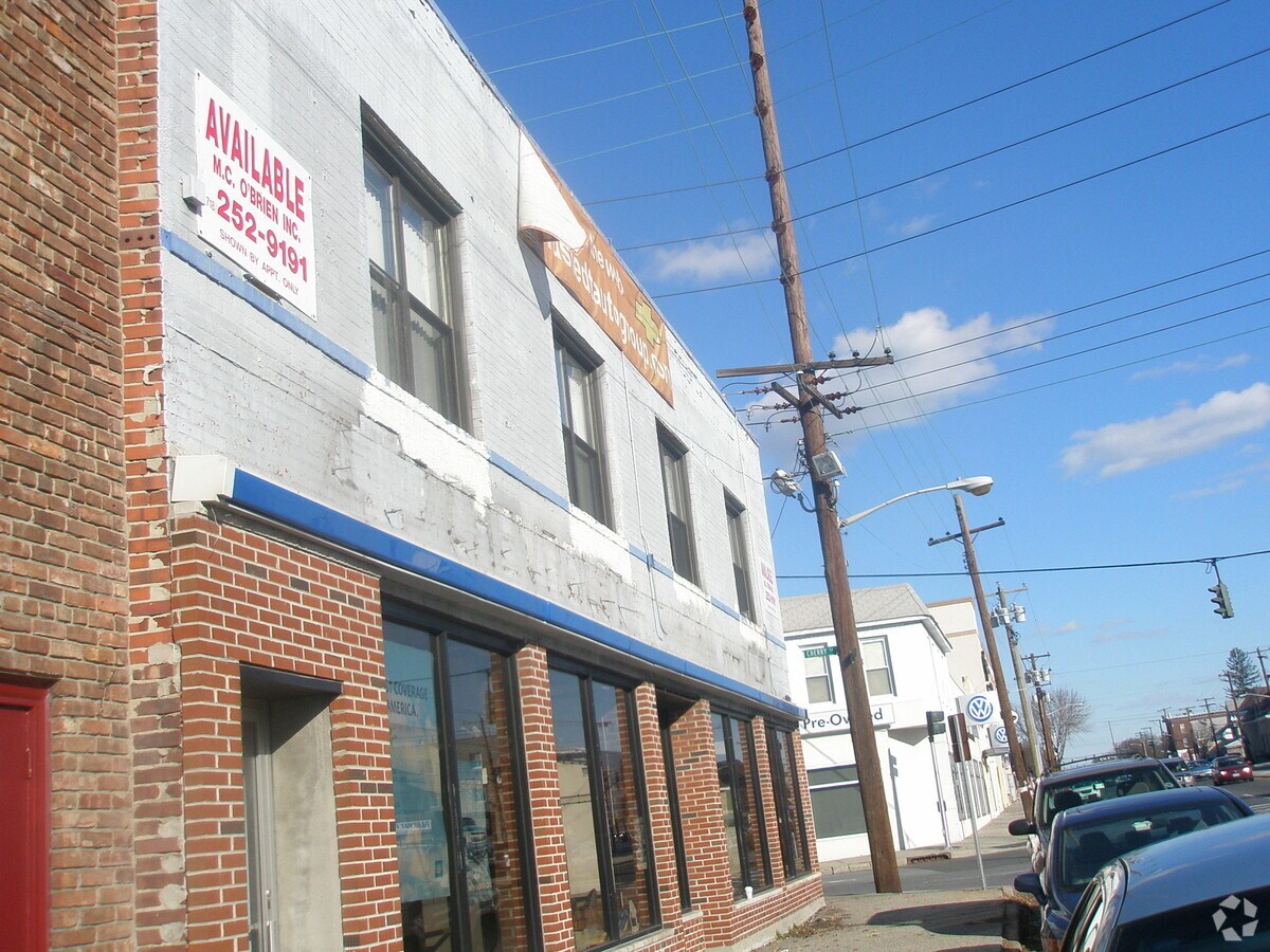 383 Jericho Tpke, Floral Park, NY 11001