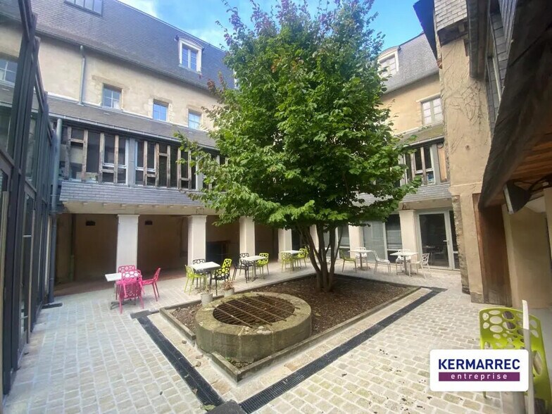 Office in Rennes for sale - Building Photo - Image 1 of 14