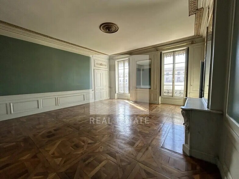 Office in Lyon for lease - Interior Photo - Image 2 of 10