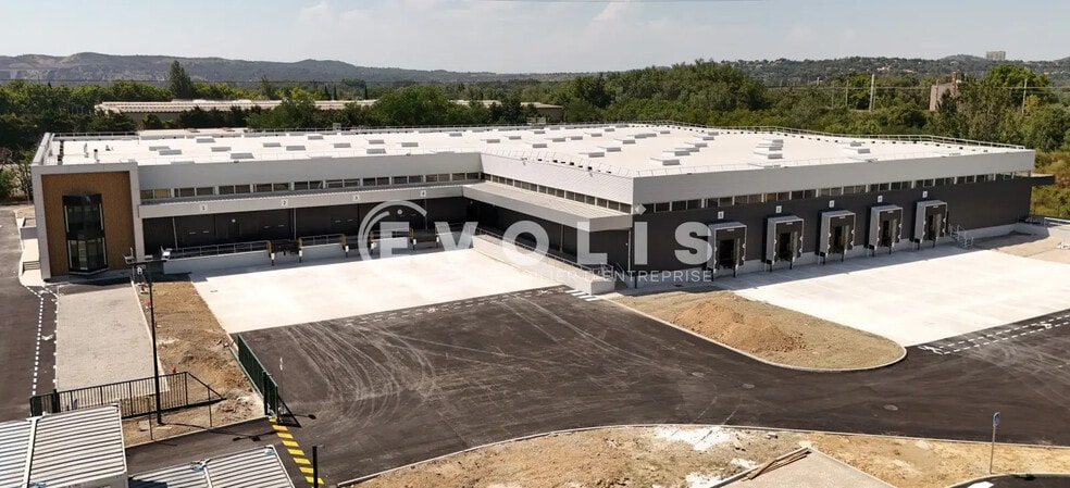 Flex in Avignon for lease - Building Photo - Image 1 of 10