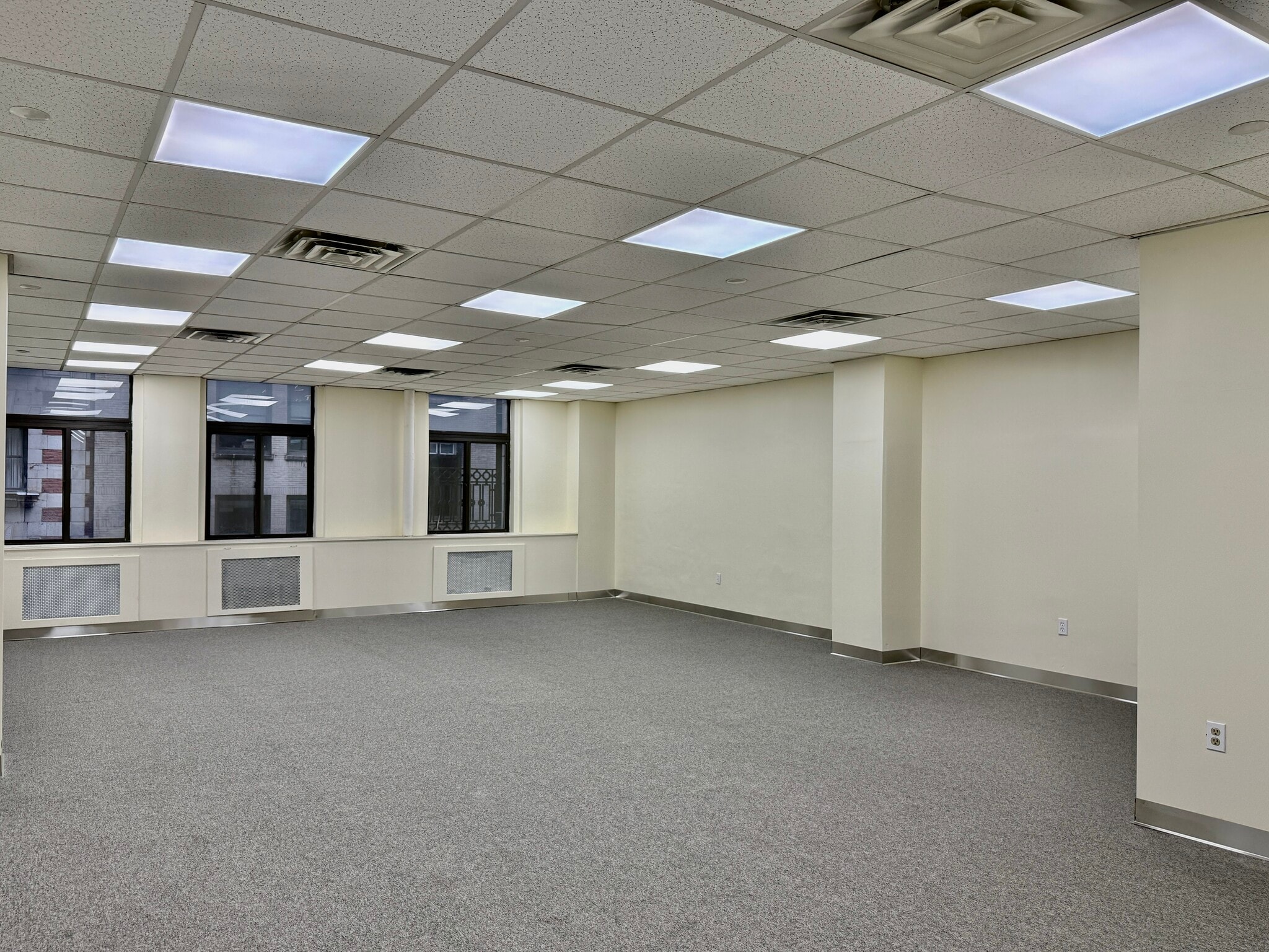 16 W 32nd St, New York, NY for lease Interior Photo- Image 1 of 26