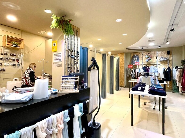 Retail in Alicante, Alicante for lease - Building Photo - Image 1 of 3