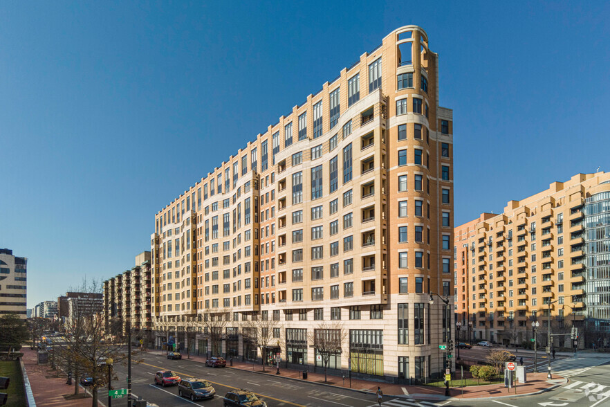 400 Massachusetts Ave NW, Washington, DC for lease - Building Photo - Image 1 of 4