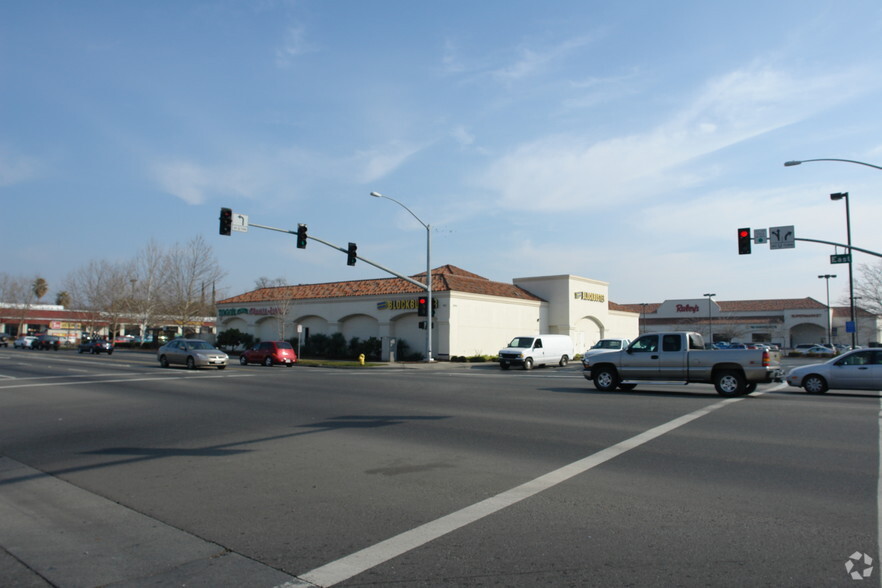 241 W East Ave, Chico, CA for lease - Building Photo - Image 2 of 8