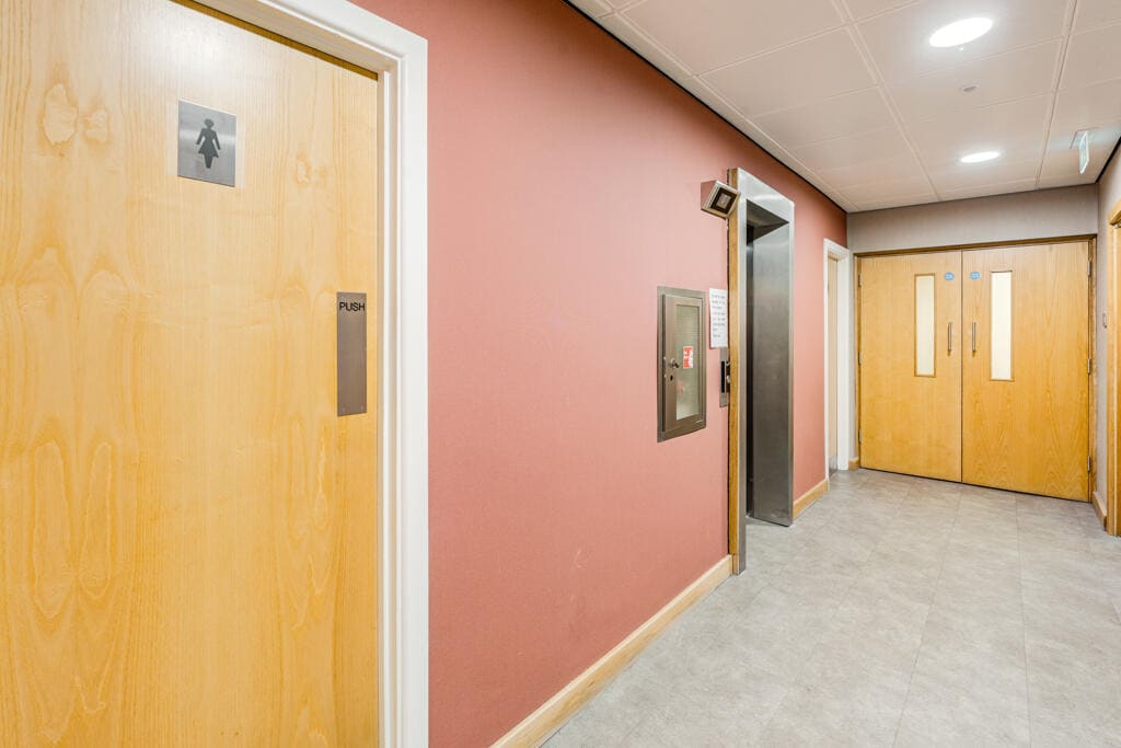 Kettering Ter, Portsmouth for lease Interior Photo- Image 1 of 15