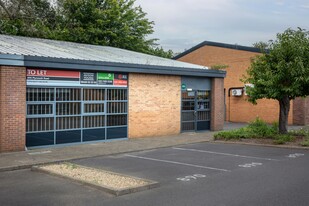 890 Plymouth Rd, Slough BKS - Warehouse