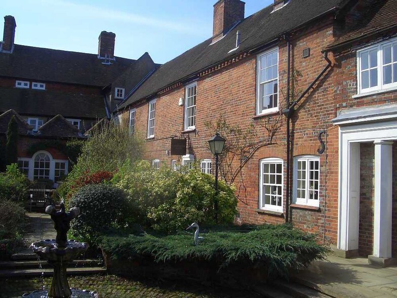 30 Shepherds Ln, Beaconsfield for lease - Building Photo - Image 2 of 5