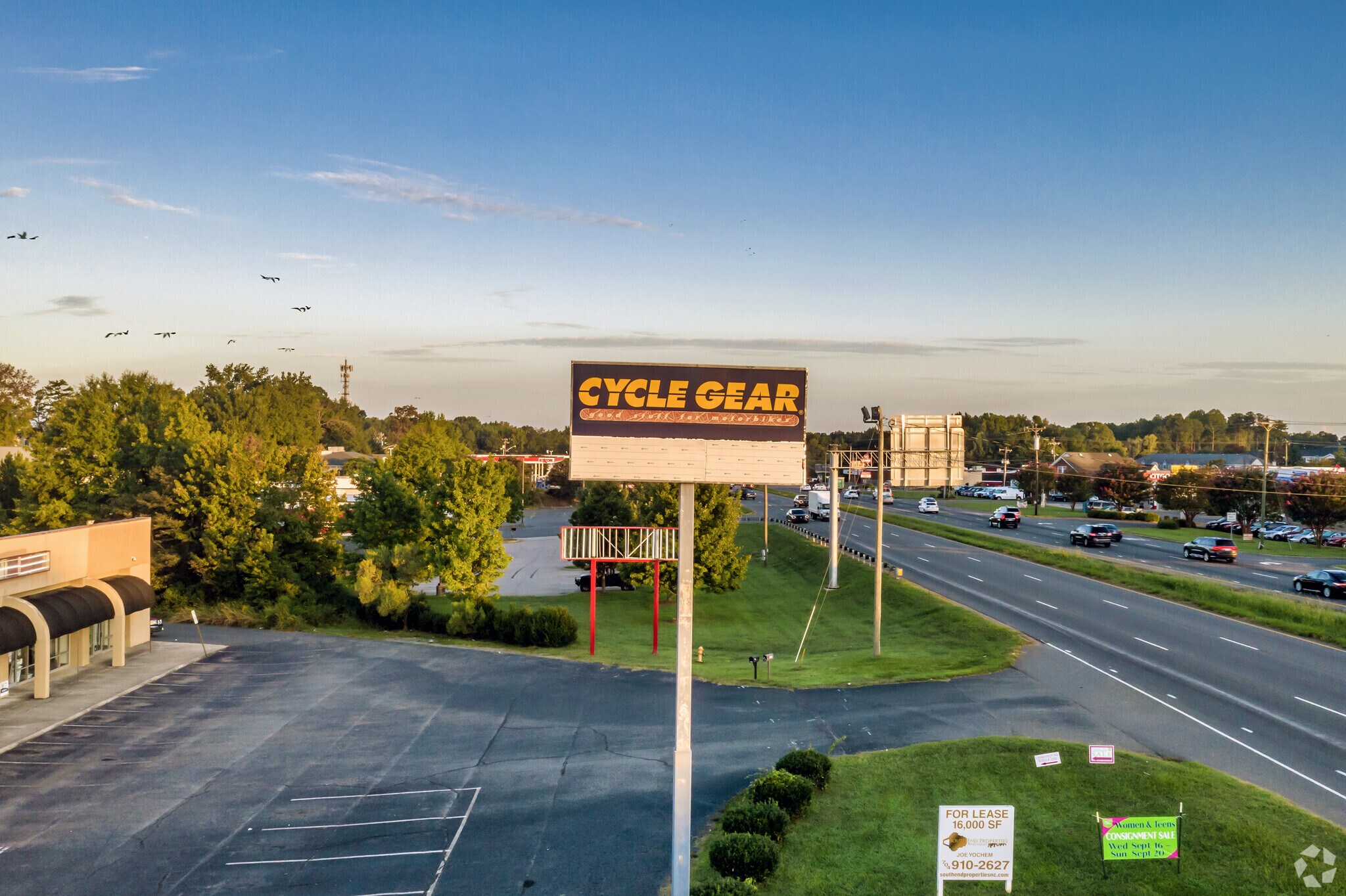 11328 E Independence Blvd, Matthews, NC 28105 Matthews Strip Center