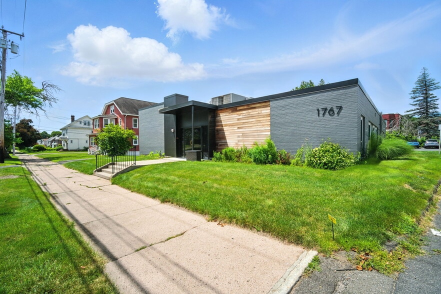 1767 Northampton St, Holyoke, MA for sale - Building Photo - Image 2 of 22