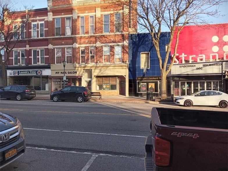 87 Main St, Brockport, NY 14420