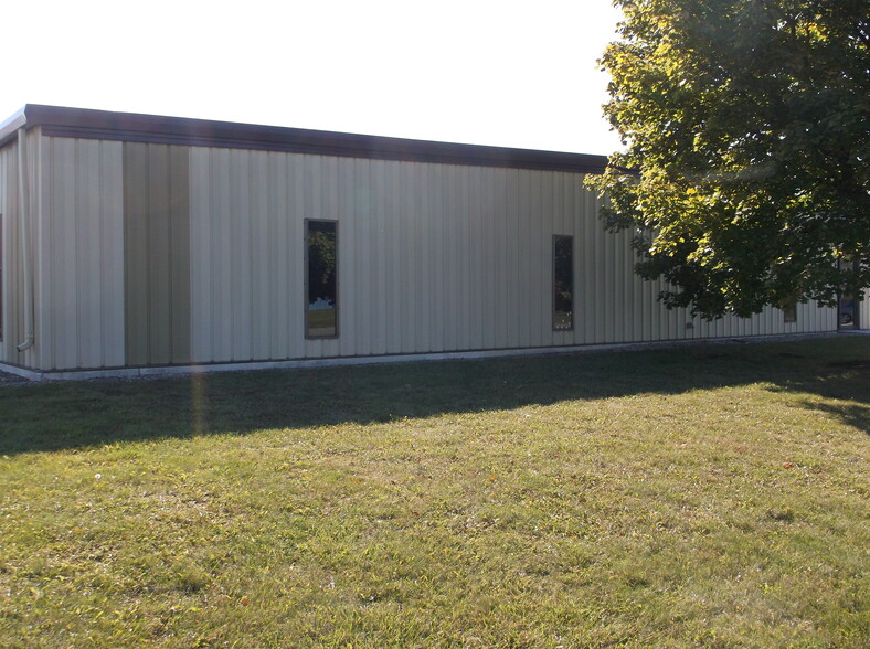 1434 Progress Ln, Omro, WI for lease - Building Photo - Image 1 of 27