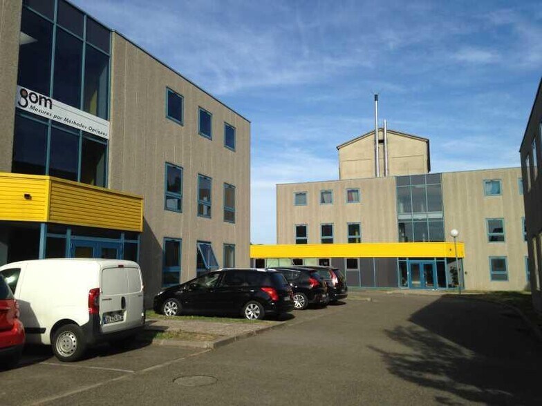 Office in Ris-Orangis for lease - Building Photo - Image 1 of 3