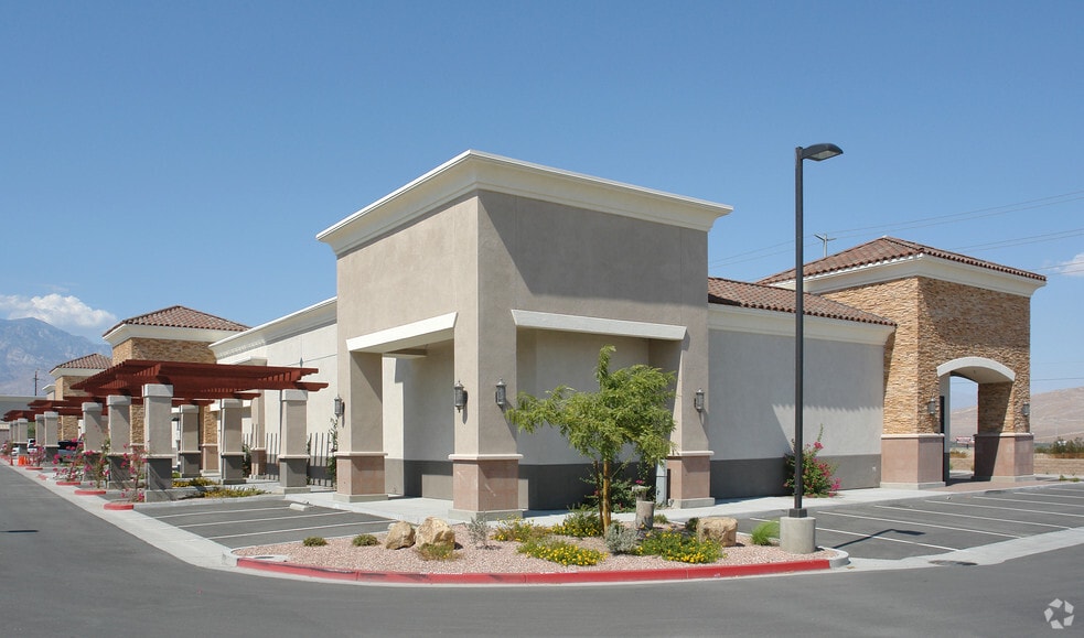 72027 Dinah Shore Dr, Rancho Mirage, CA for lease - Building Photo - Image 2 of 6