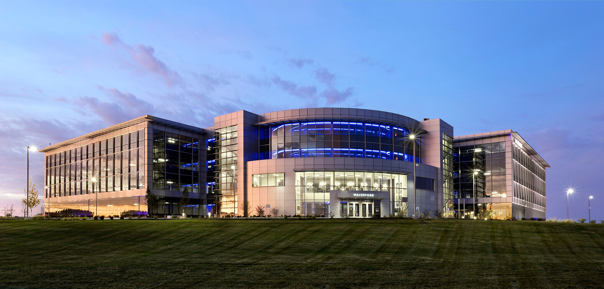 18881 W Dodge Rd, Omaha, NE for lease Building Photo- Image 1 of 22