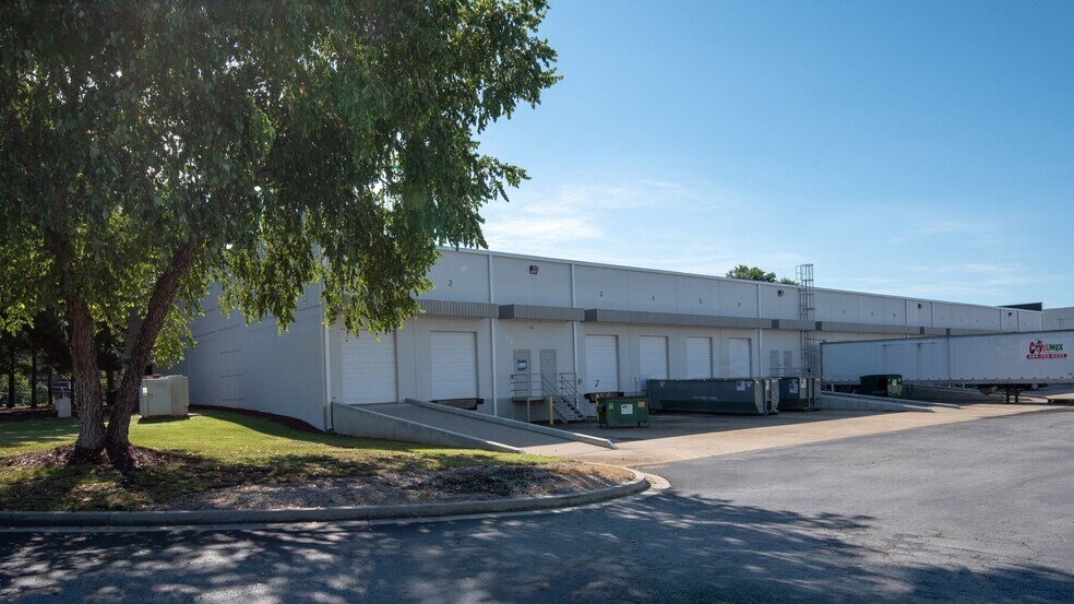 5651 Old Dixie Hwy, Forest Park, GA for lease - Building Photo - Image 2 of 3