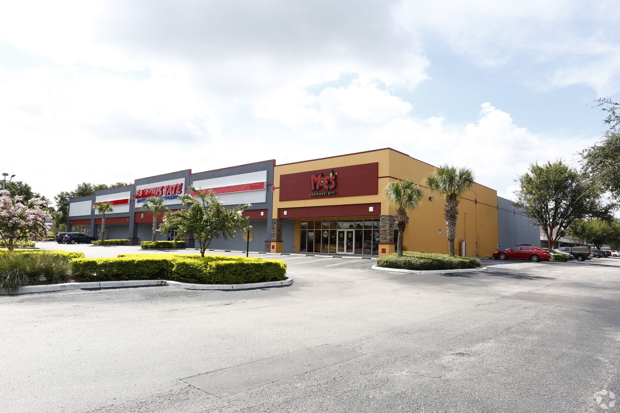1035 E Brandon Blvd, Brandon, FL for lease Primary Photo- Image 1 of 18