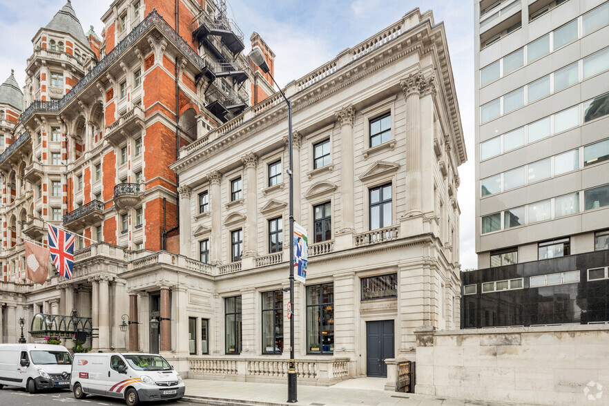 64 Knightsbridge, London for lease - Building Photo - Image 1 of 11