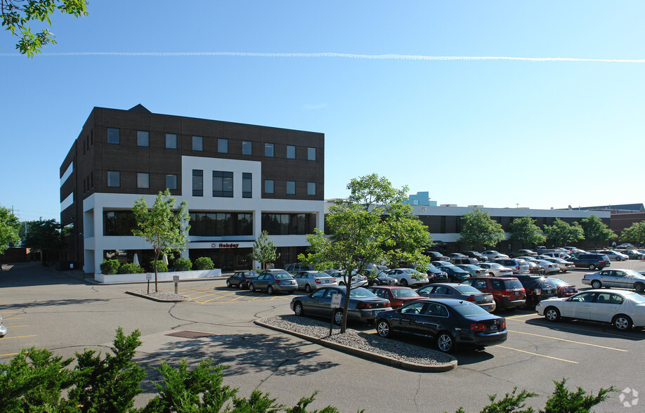 4567 American Blvd W, Bloomington, MN for lease - Building Photo - Image 3 of 6