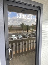 812 W Dallas St, Conroe, TX for lease Building Photo- Image 2 of 3