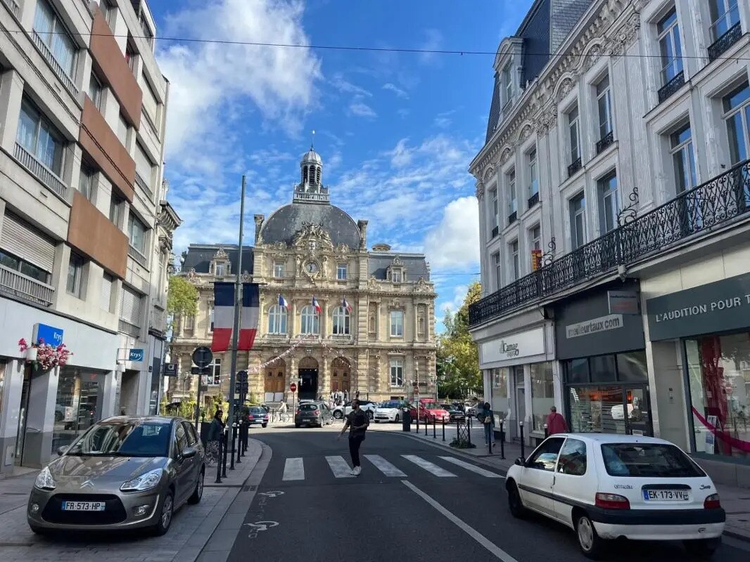 Retail in Tourcoing for sale Building Photo- Image 1 of 2