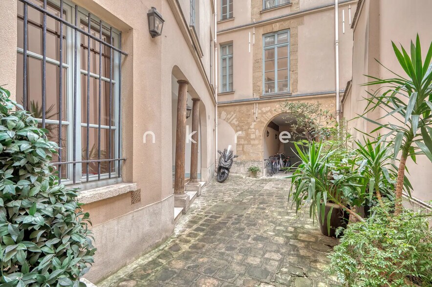 Office in Paris for lease - Building Photo - Image 3 of 13