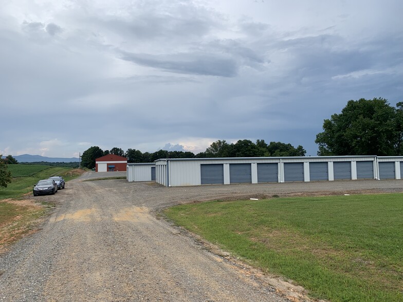 2112 Zephyr Rd, Dobson, NC for sale - Primary Photo - Image 1 of 1
