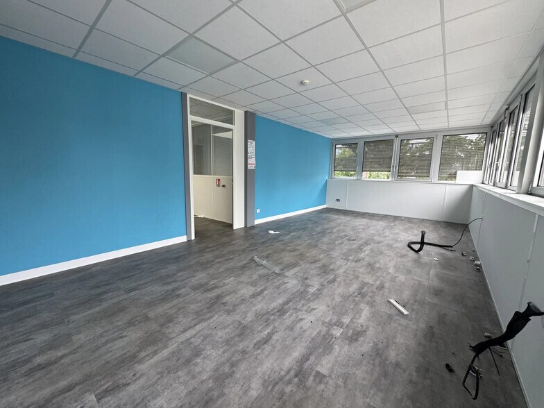 Flex in SAINT-OUEN-L'AUMONE for sale - Building Photo - Image 3 of 16