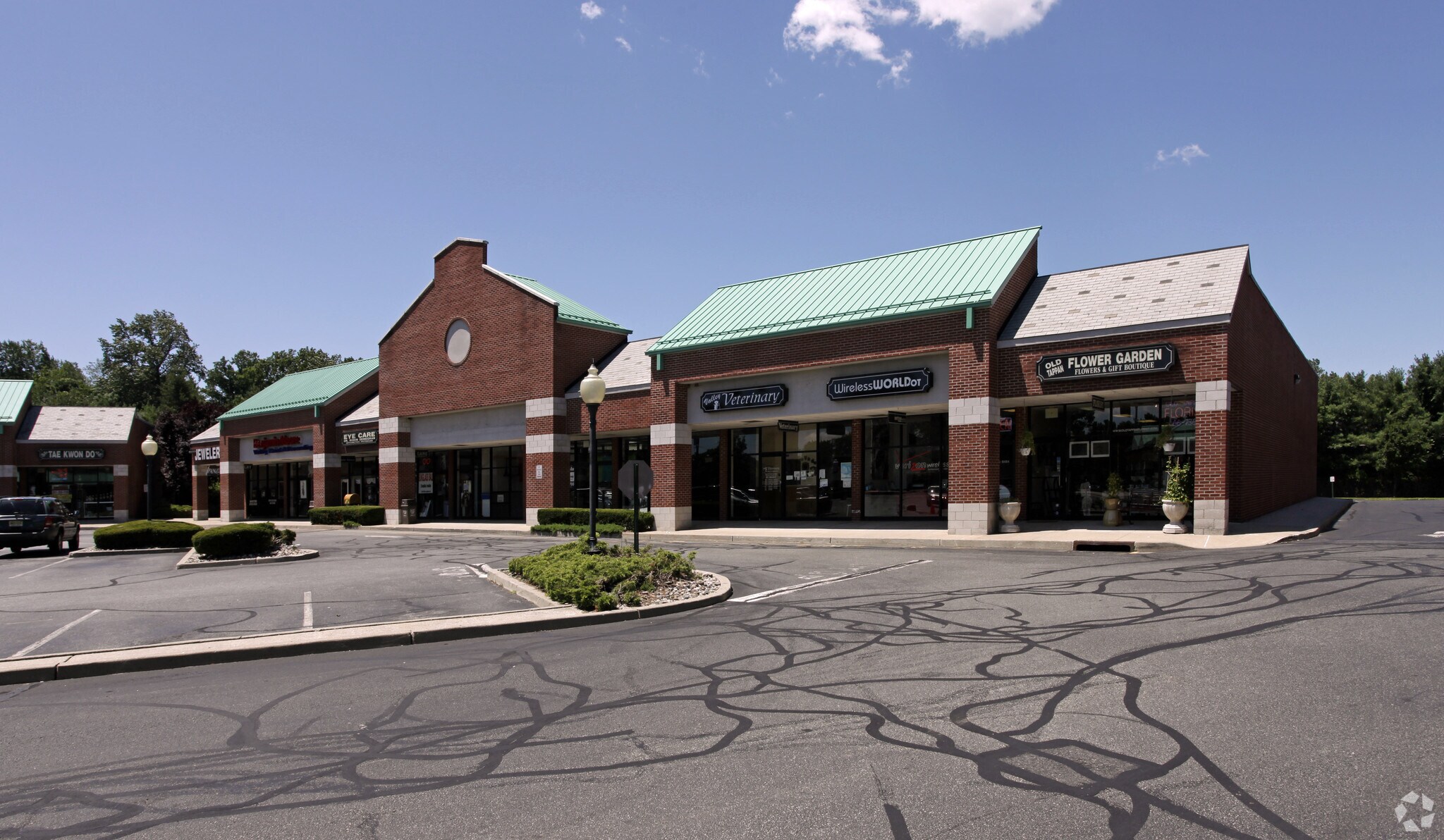 216 Old Tappan Rd, Old Tappan, NJ 07675 Bi State Plaza