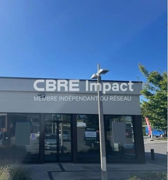 Retail in Saint-Brice-Courcelles for lease - Building Photo - Image 2 of 4