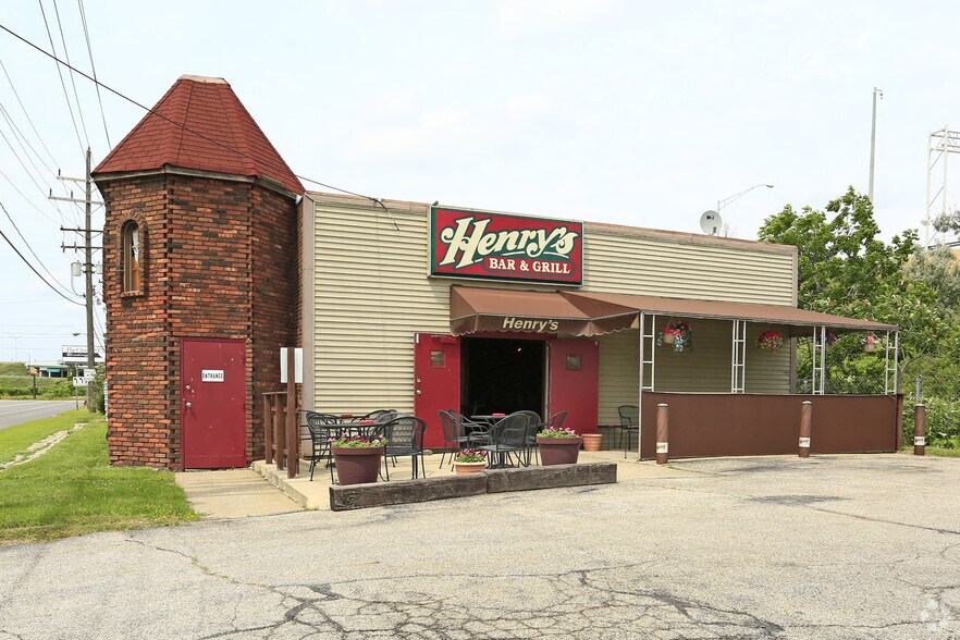 5105 Engle Rd, Brookpark, OH 44142