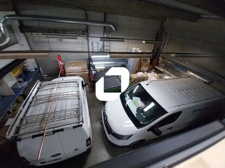 Office in Le Haillan for lease - Interior Photo - Image 1 of 12