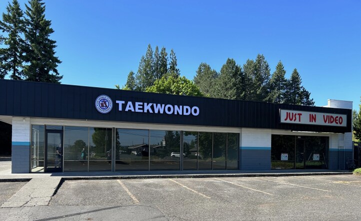 1740 E Powell Blvd, Gresham, OR for sale - Primary Photo - Image 1 of 1