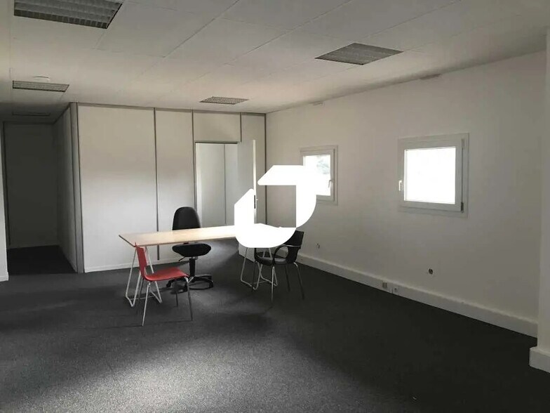 155 Rue Du Président Roosevelt, Saint-Germain-en-Laye for lease - Interior Photo - Image 3 of 5