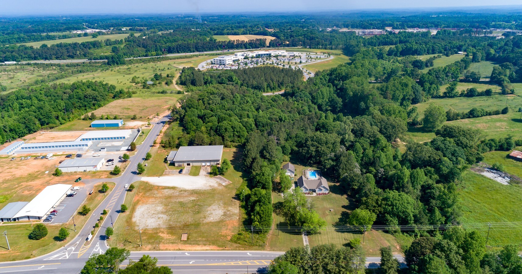 Clear Creek Pky, Lavonia, GA 30553