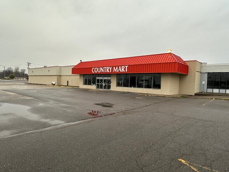 7 Charleston Plz, Charleston, MO for sale - Building Photo - Image 1 of 1