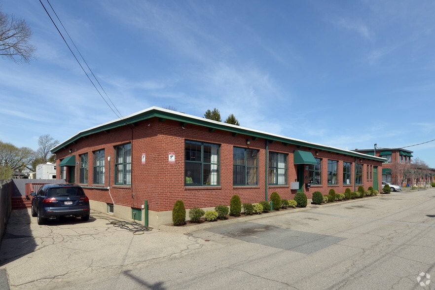 121 Bacon St, Pawtucket, RI for sale - Primary Photo - Image 1 of 1