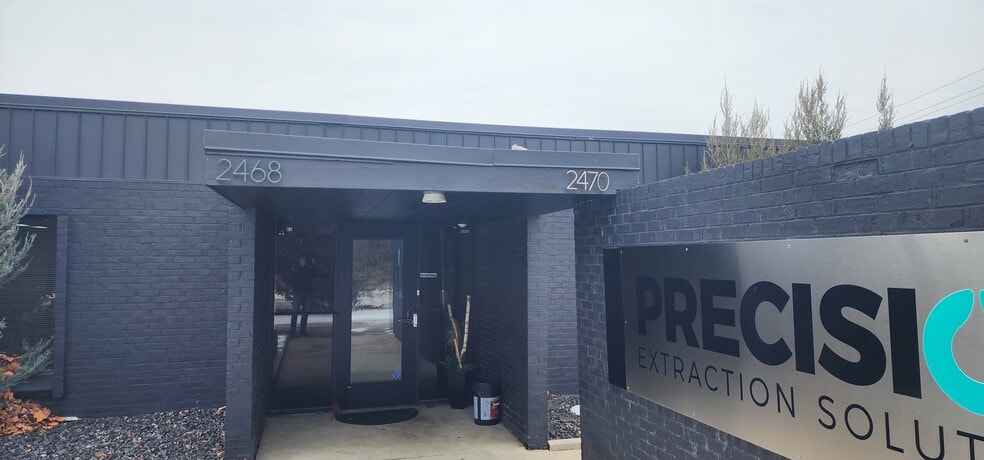 2468-2470 Industrial Row Dr, Troy, MI for lease - Building Photo - Image 2 of 14