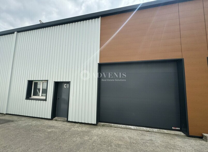 Flex in Stains for lease - Building Photo - Image 1 of 5