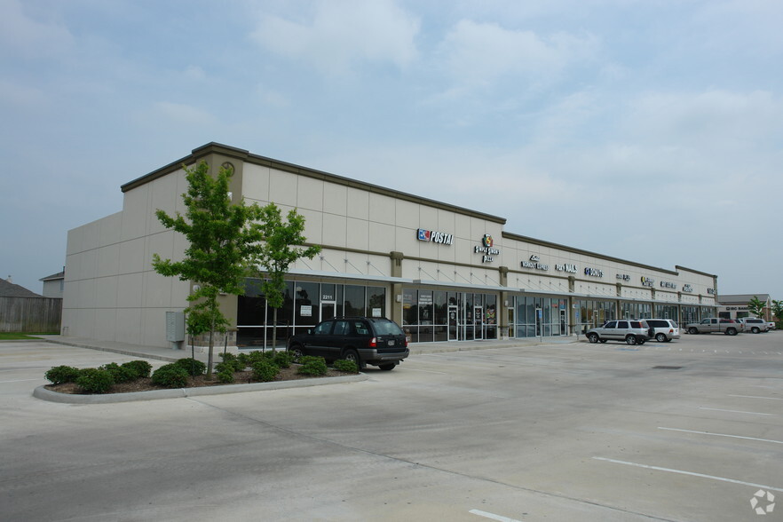 2251 FM 646 Rd W, Dickinson, TX for lease - Building Photo - Image 3 of 9