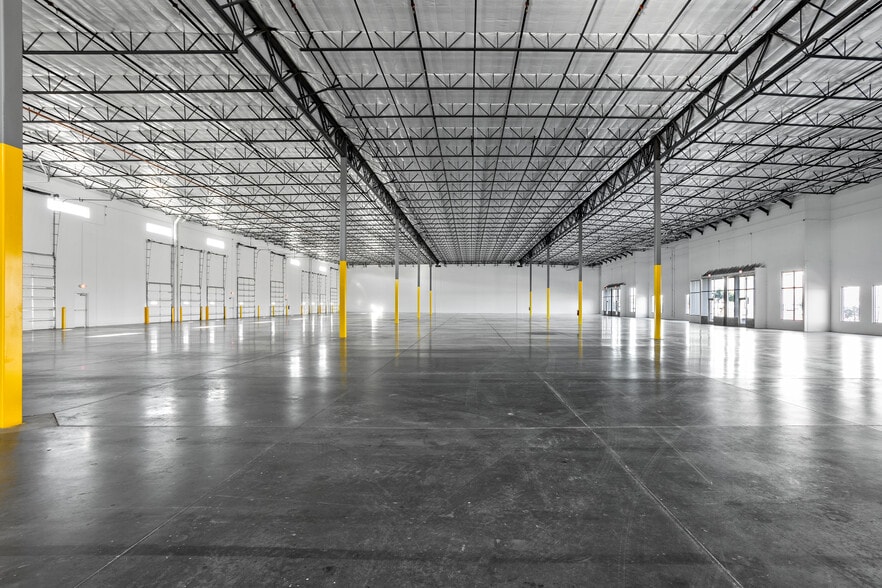 10708 E Elliot Rd, Mesa, AZ for sale - Interior Photo - Image 2 of 8